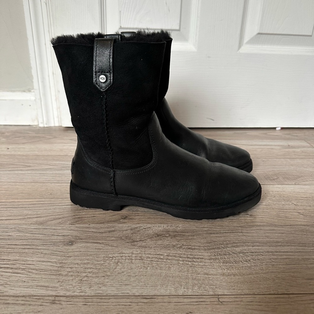 Ugg Romely Short Boot Black